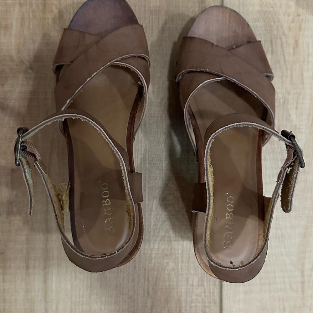 Bamboo Women's Tan Cross-Strap Sandals